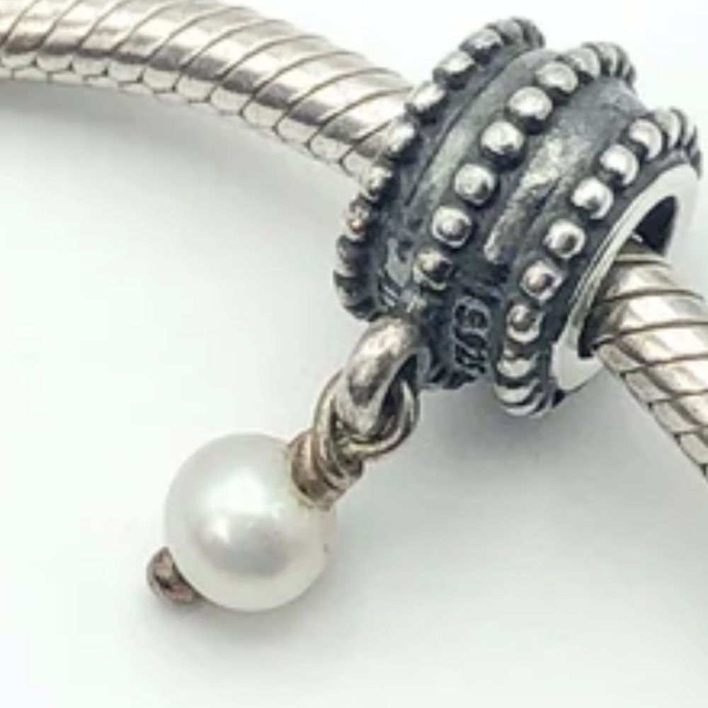 Pandora beveled pearl dangle bracelet